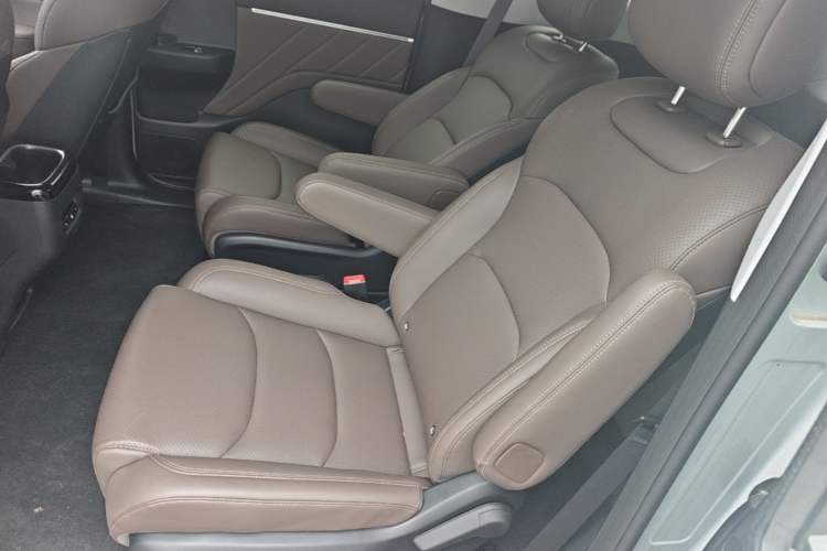 Used Wuling Starlight 730 2025 Model Plug-in Hybrid 125km Luxury Edition Left Rear Seat