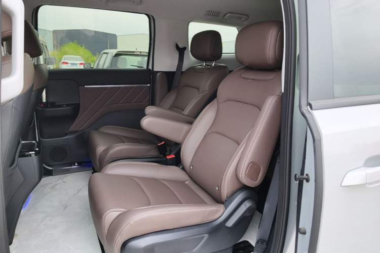 Used Wuling Starlight 730 2025 Model Plug-in Hybrid 125km Luxury Edition Left Rear Seat