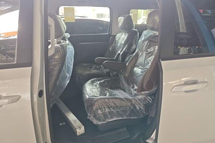 Used Wuling Starlight 730 2025 Model Pure Electric 500km Luxury Edition Left Rear Seat