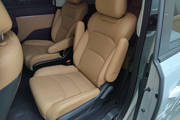 Used Wuling Starlight 730 2025 Model Plug-in Hybrid 125km Luxury Edition Left Rear Seat