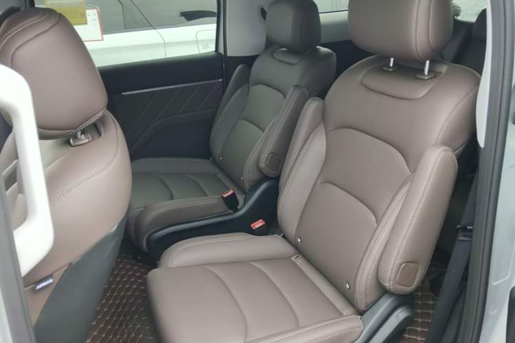 Used Wuling Starlight 730 2025 Model Plug-in Hybrid 125km Luxury Edition Left Rear Seat