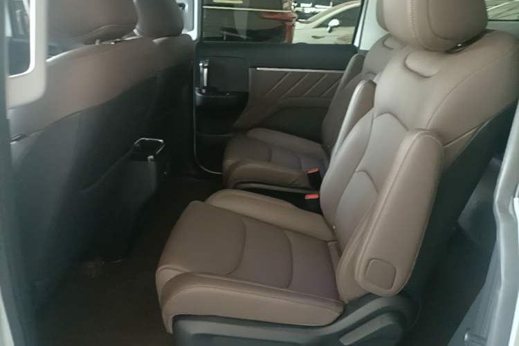 Used Wuling Starlight 730 2025 Model Plug-in Hybrid 125km Luxury Edition Left Rear Seat