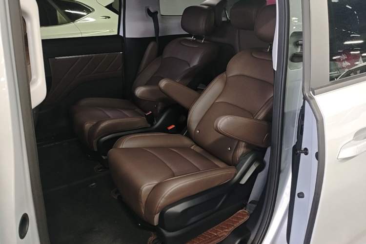 Used Wuling Starlight 730 2025 Model Plug-in Hybrid 125km Luxury Edition Left Rear Seat