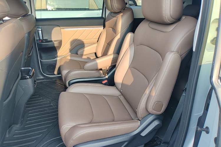 Used Wuling Starlight 730 2025 Model Plug-in Hybrid 125km Luxury Edition Left Rear Seat
