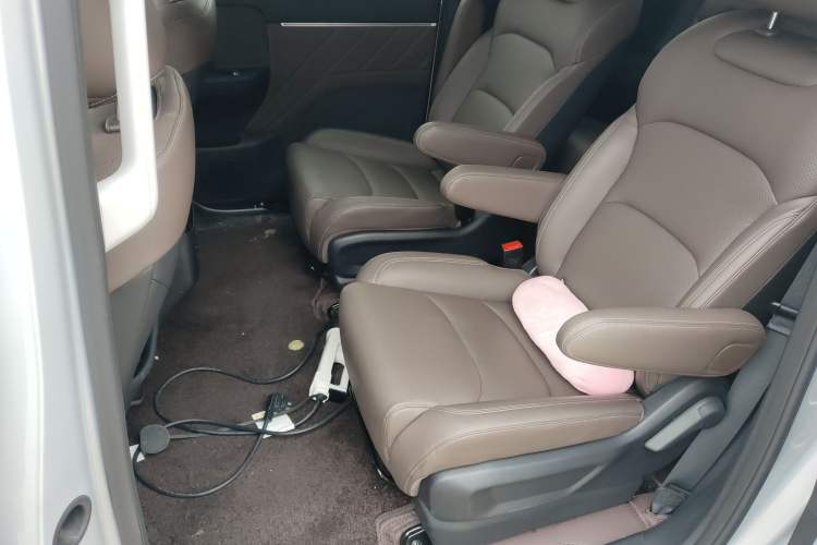 Used Wuling Starlight 730 2025 Model Plug-in Hybrid 125km Luxury Edition Left Rear Seat