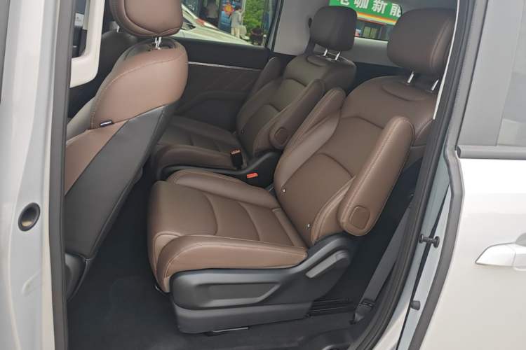 Used Wuling Starlight 730 2025 Model Plug-in Hybrid 125km Luxury Edition Left Rear Seat