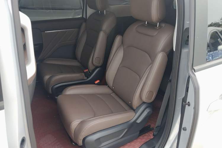 Used Wuling Starlight 730 2025 Model Plug-in Hybrid 125km Luxury Edition Left Rear Seat