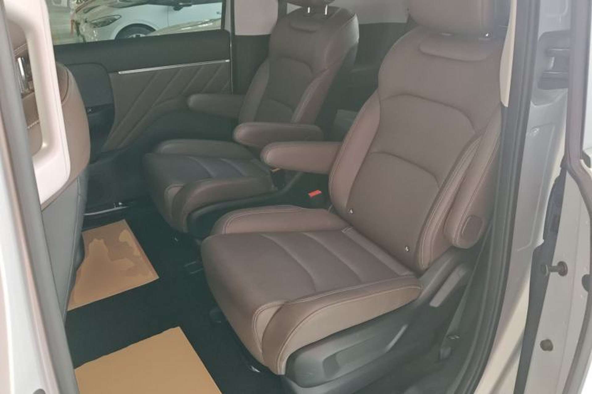 Used Wuling Starlight 730 2025 Model Plug-in Hybrid 125km Luxury Edition Left Rear Seat