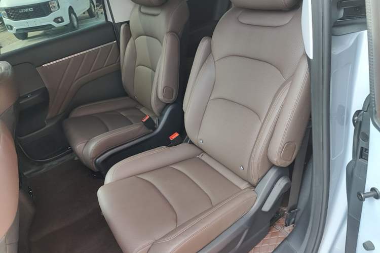 Used Wuling Starlight 730 2025 Model Pure Electric 500km Luxury Edition Left Rear Seat