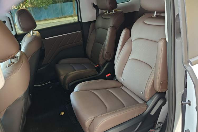 Used Wuling Starlight 730 2025 Model Plug-in Hybrid 125km Luxury Edition Left Rear Seat