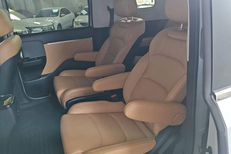 Used Wuling Starlight 730 2025 Model Plug-in Hybrid 125km Luxury Edition Left Rear Seat