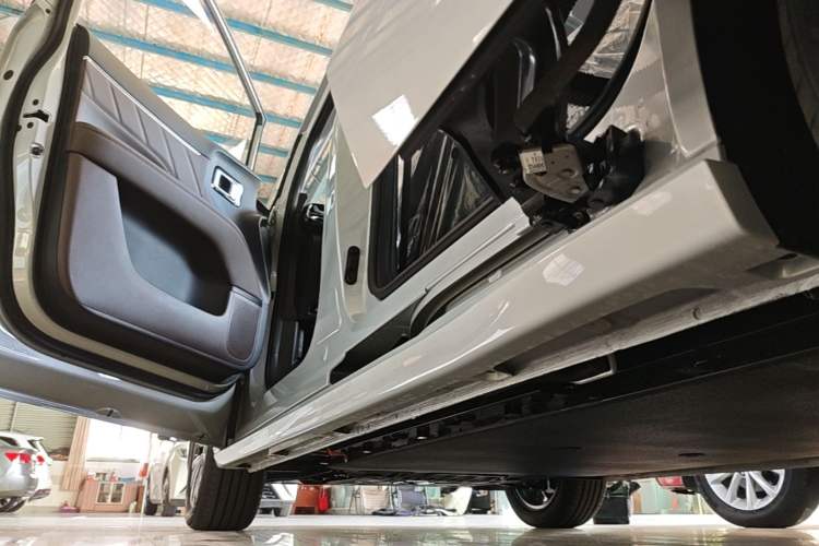 Used Wuling Starlight 730 2025 Model Pure Electric 500km Luxury Edition Left Side Sill