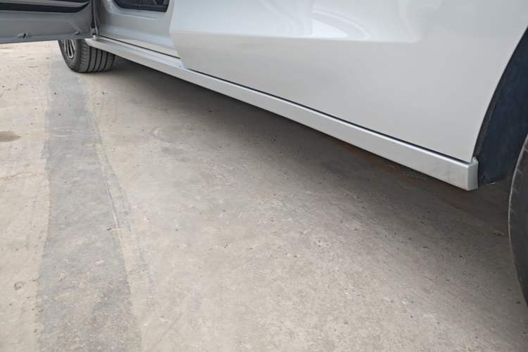 Used Wuling Starlight 730 2025 Model Plug-in Hybrid 125km Luxury Edition Left Side Sill