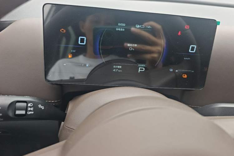 Used Wuling Starlight 730 2025 Model Plug-in Hybrid 125km Luxury Edition Odometer Close Up
