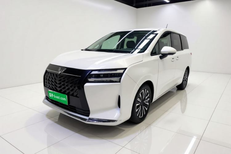 Wuling Starlight 730 2025 Model Plug-in Hybrid 125km Luxury Edition