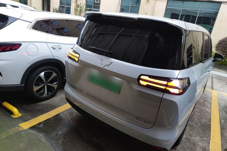 Used Wuling Starlight 730 2025 Model Plug-in Hybrid 125km Luxury Edition Rear