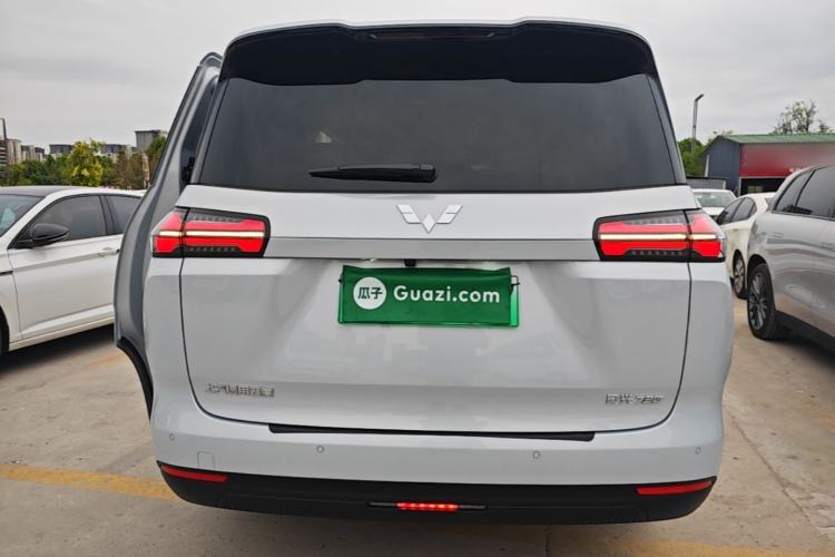 Used Wuling Starlight 730 2025 Model Plug-in Hybrid 125km Luxury Edition Rear
