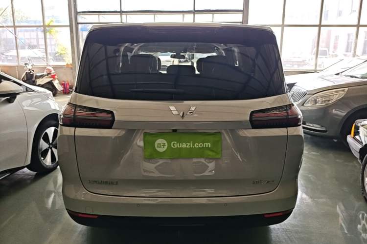 Used Wuling Starlight 730 2025 Model Plug-in Hybrid 125km Luxury Edition Rear