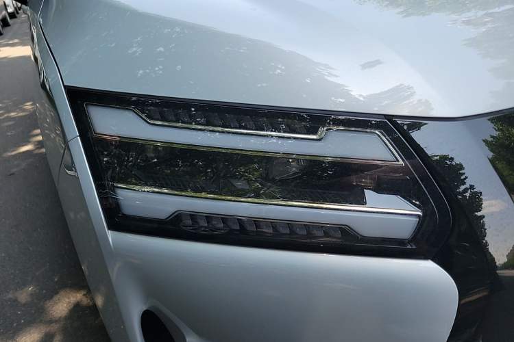 Used Wuling Starlight 730 2025 Model Plug-in Hybrid 125km Luxury Edition Right Front Headlight
