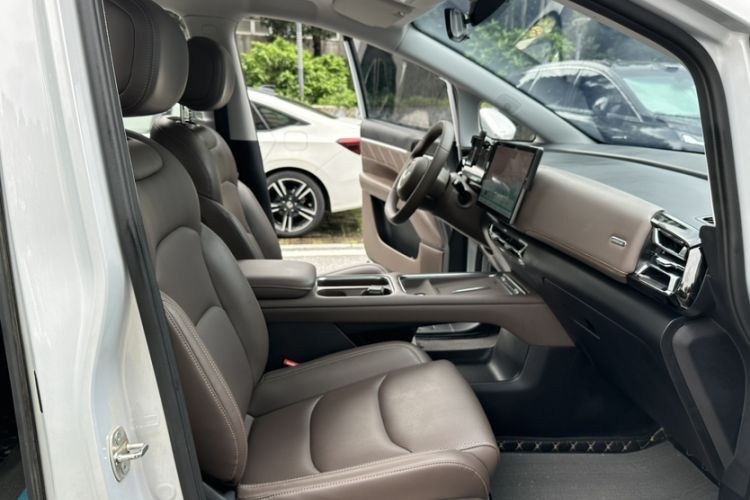 Used Wuling Starlight 730 2025 Model Pure Electric 500km Luxury Edition Right Front Seat