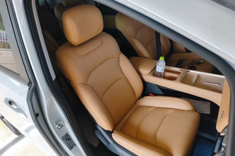 Used Wuling Starlight 730 2025 Model Plug-in Hybrid 125km Luxury Edition Right Front Seat