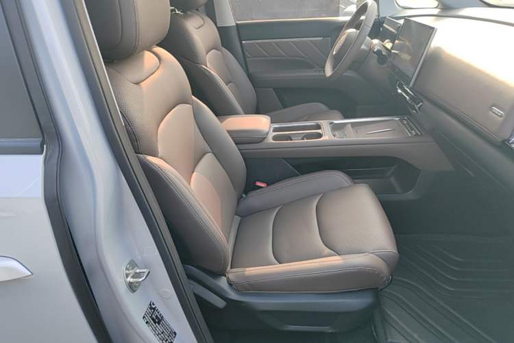 Used Wuling Starlight 730 2025 Model Plug-in Hybrid 125km Luxury Edition Right Front Seat