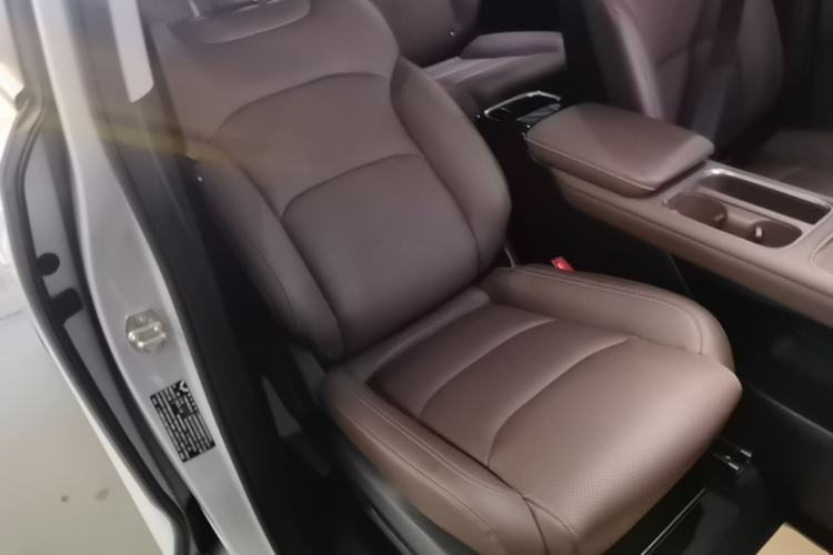 Used Wuling Starlight 730 2025 Model Plug-in Hybrid 125km Luxury Edition Right Front Seat