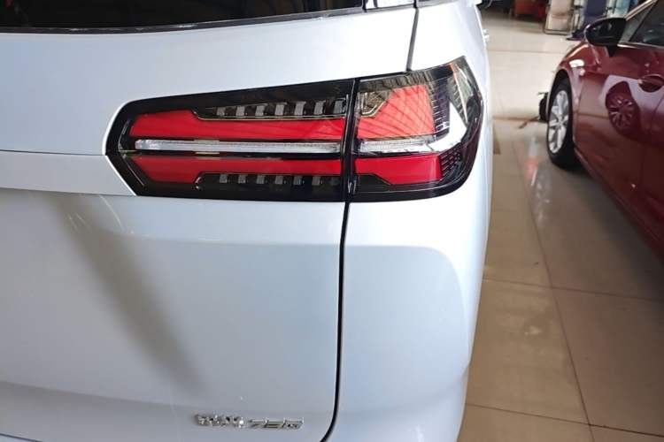 Used Wuling Starlight 730 2025 Model Pure Electric 500km Luxury Edition Right Rear Taillight