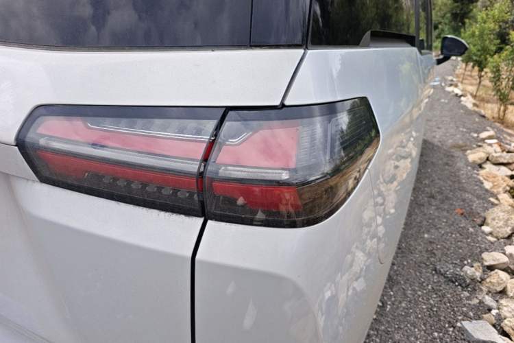Used Wuling Starlight 730 2025 Model Pure Electric 500km Luxury Edition Right Rear Taillight