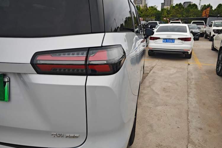 Used Wuling Starlight 730 2025 Model Plug-in Hybrid 125km Luxury Edition Right Rear Taillight