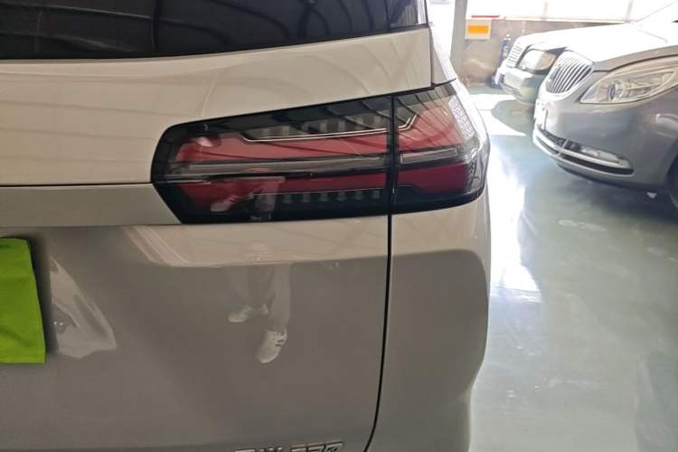 Used Wuling Starlight 730 2025 Model Plug-in Hybrid 125km Luxury Edition Right Rear Taillight