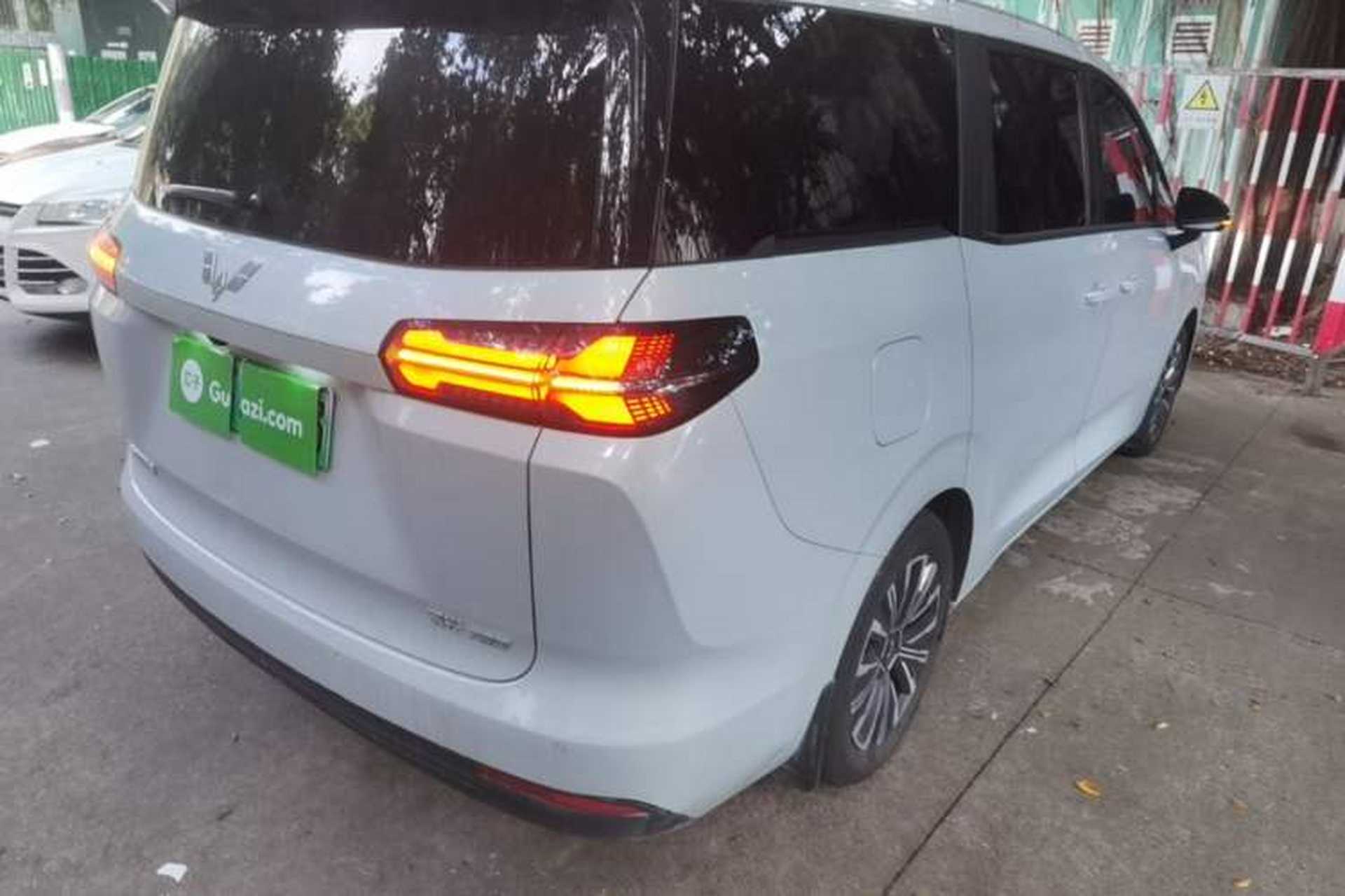 Used Wuling Starlight 730 2025 Model Plug-in Hybrid 125km Luxury Edition Right Rear Taillight