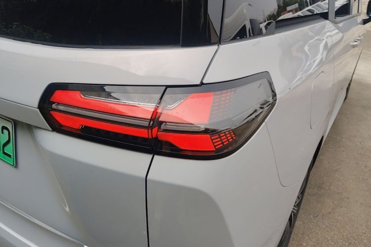 Used Wuling Starlight 730 2025 Model Plug-in Hybrid 125km Luxury Edition Right Rear Taillight