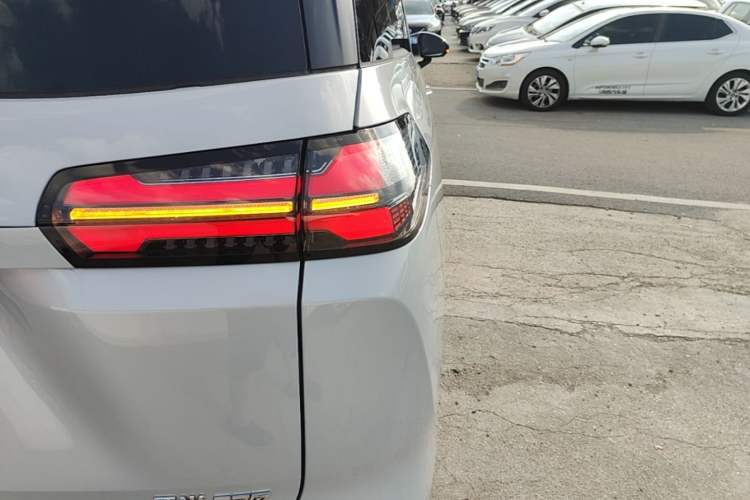 Used Wuling Starlight 730 2025 Model Pure Electric 500km Luxury Edition Right Rear Taillight