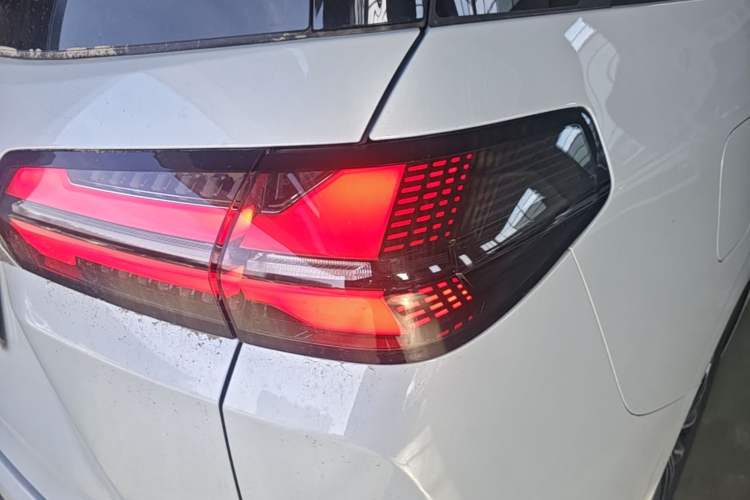 Used Wuling Starlight 730 2025 Model Plug-in Hybrid 125km Luxury Edition Right Rear Taillight