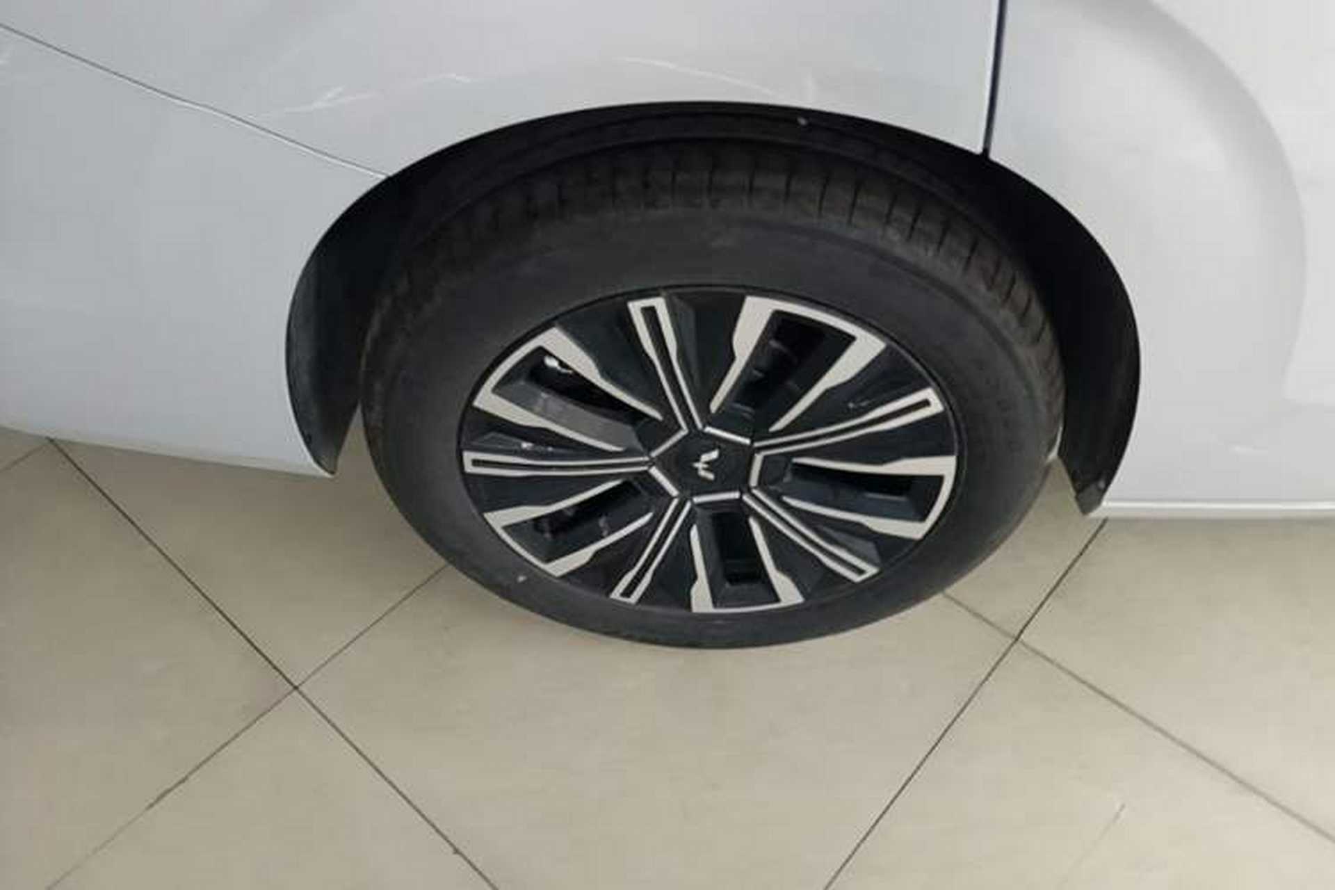 Used Wuling Starlight 730 2025 Model Plug-in Hybrid 125km Luxury Edition Right Rear Wheel Hub
