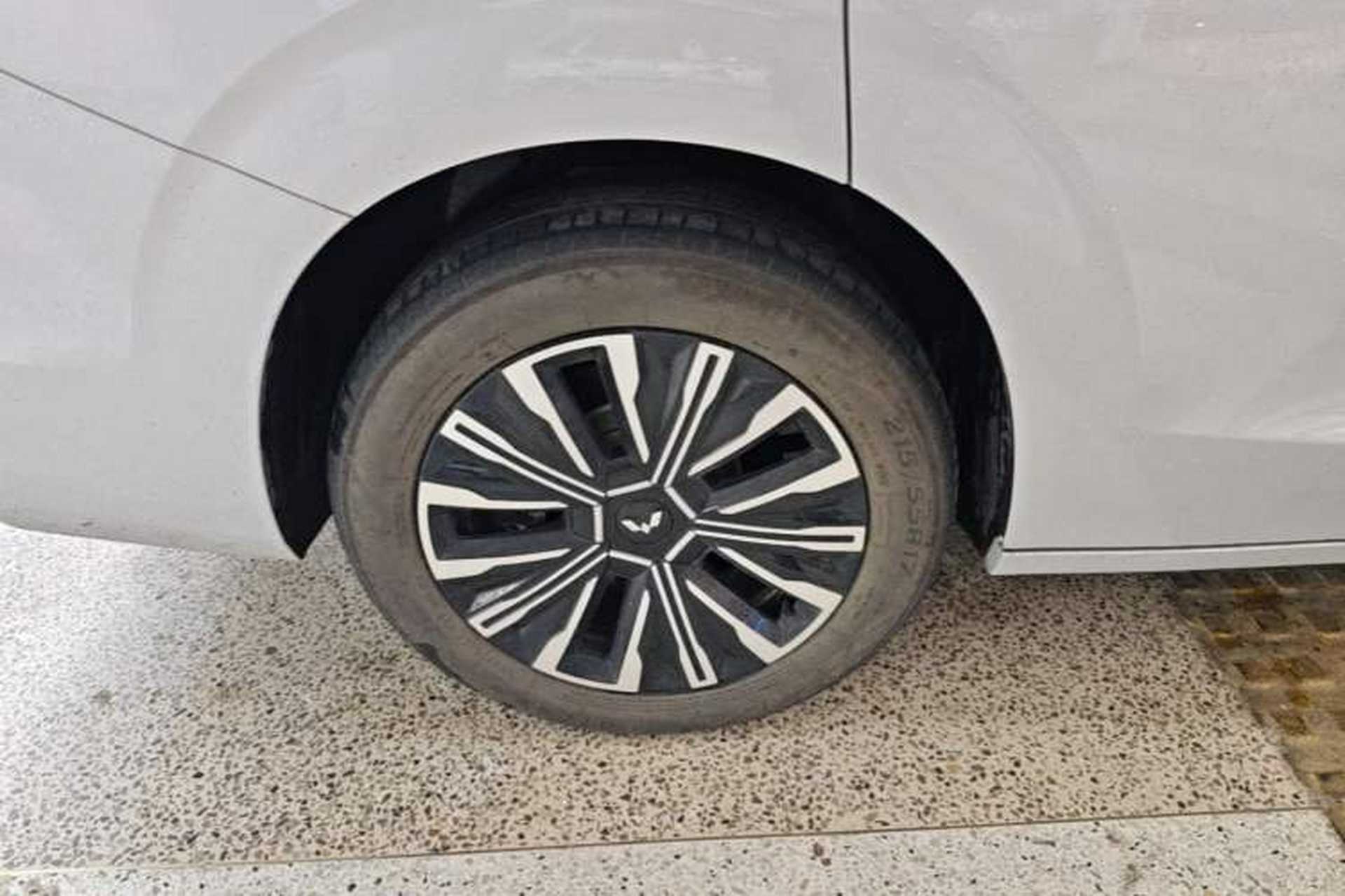 Used Wuling Starlight 730 2025 Model Pure Electric 500km Luxury Edition Right Rear Wheel Hub