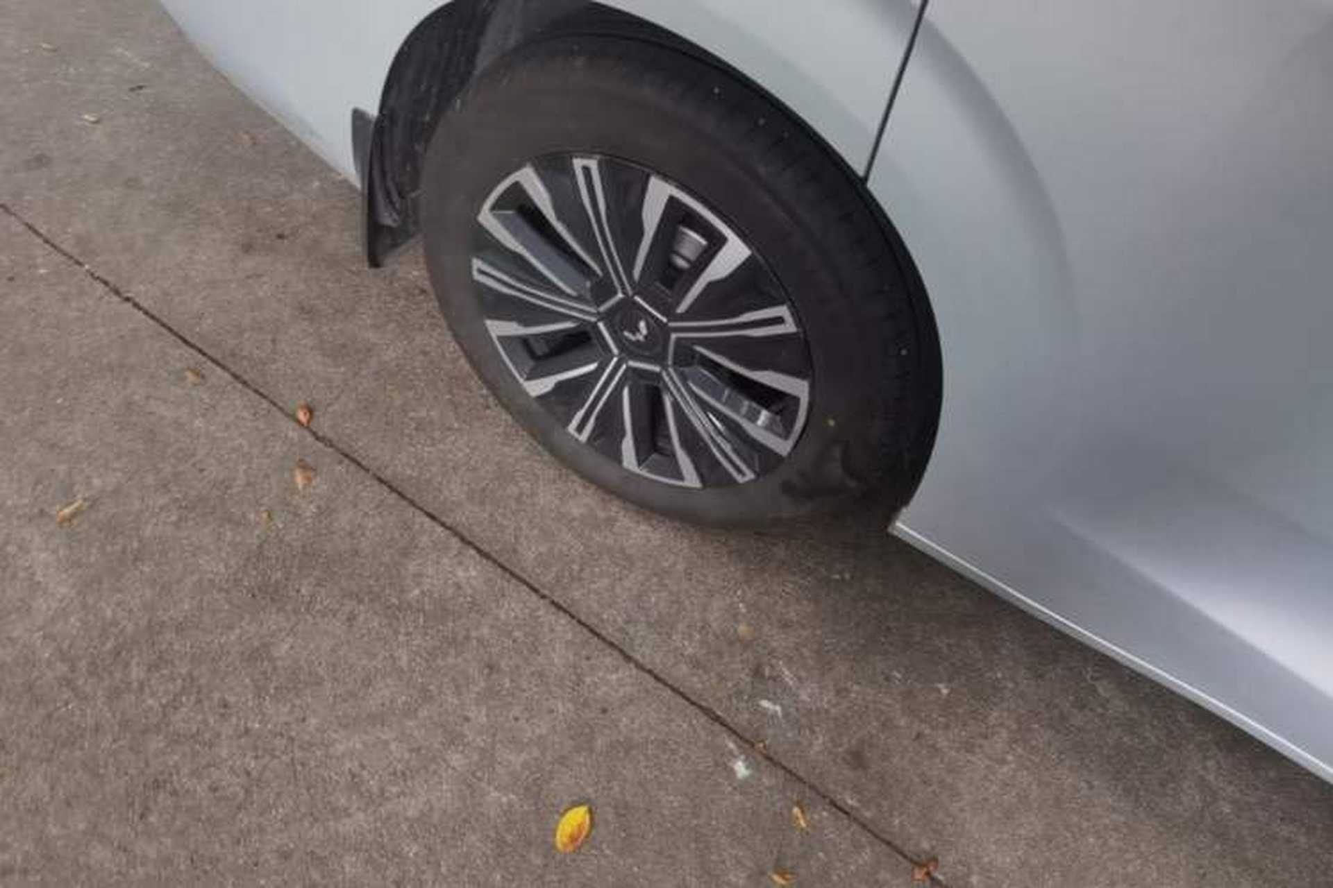 Used Wuling Starlight 730 2025 Model Plug-in Hybrid 125km Luxury Edition Right Rear Wheel Hub