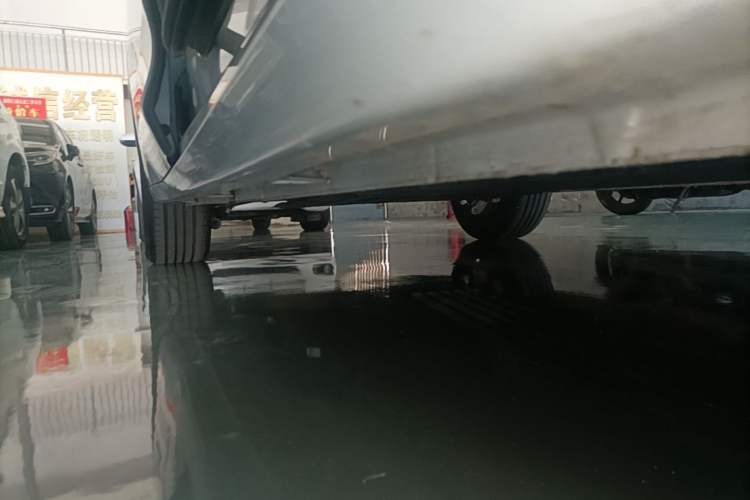 Used Wuling Starlight 730 2025 Model Plug-in Hybrid 125km Luxury Edition Right Side Sill