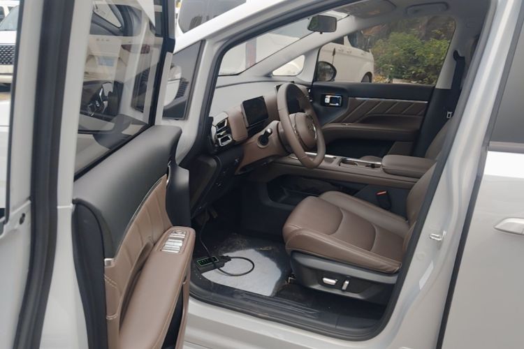 Used Wuling Starlight 730 2025 Model Plug-in Hybrid 125km Luxury Edition Roof