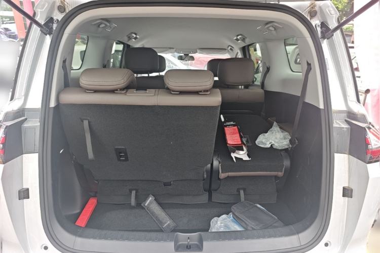 Used Wuling Starlight 730 2025 Model Plug-in Hybrid 125km Luxury Edition Trunk