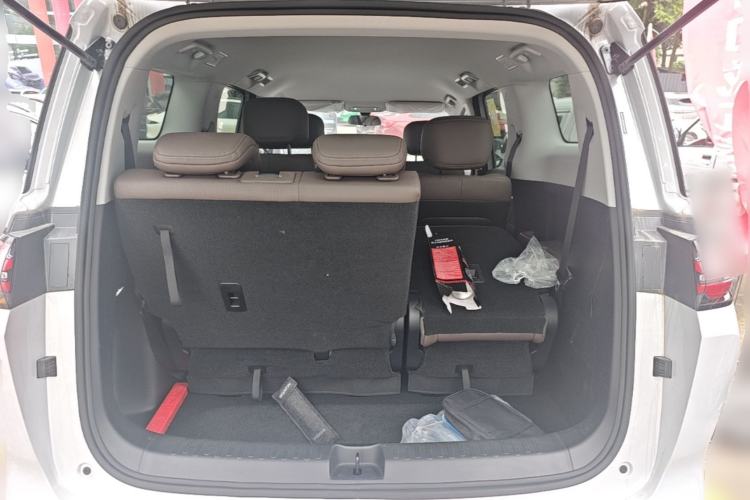 Used Wuling Starlight 730 2025 Model Plug-in Hybrid 125km Luxury Edition Trunk