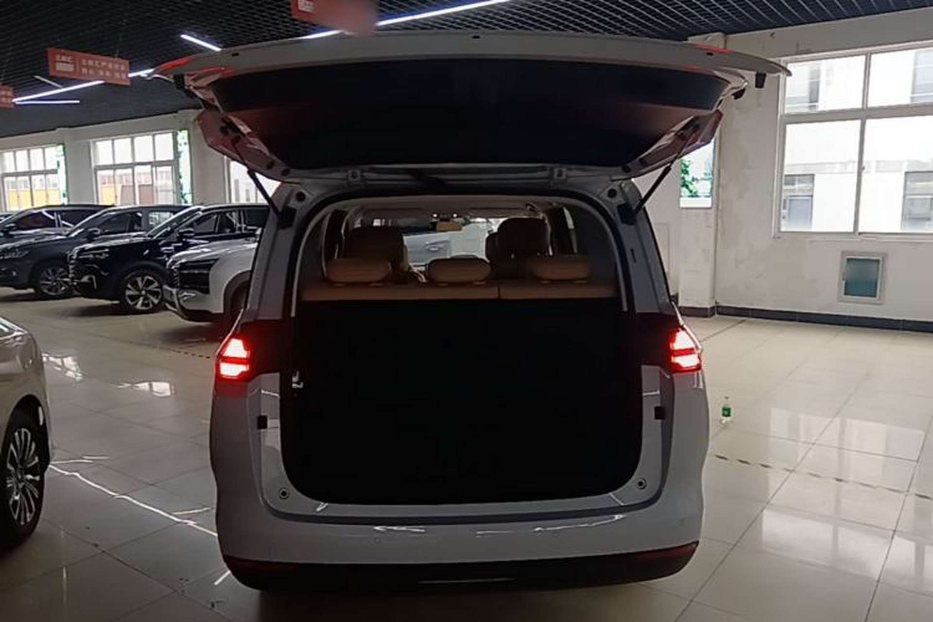 Used Wuling Starlight 730 2025 Model Plug-in Hybrid 125km Luxury Edition Trunk