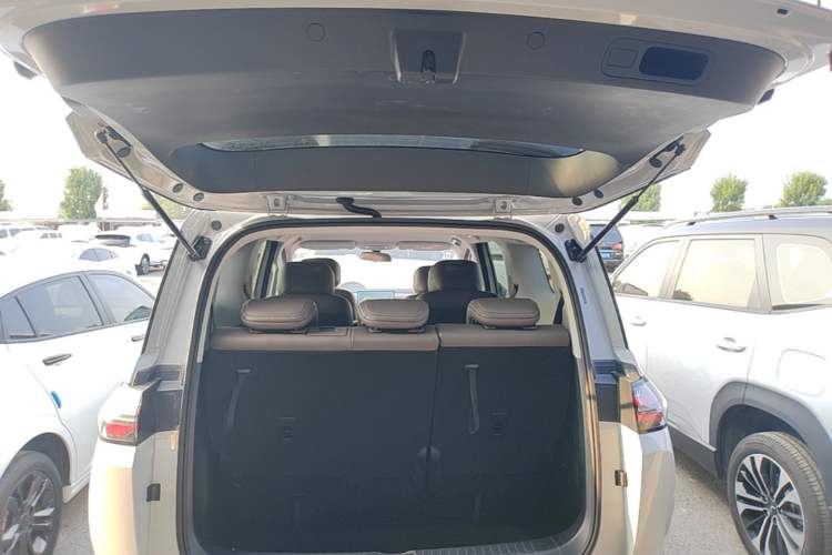 Used Wuling Starlight 730 2025 Model Plug-in Hybrid 125km Luxury Edition Trunk