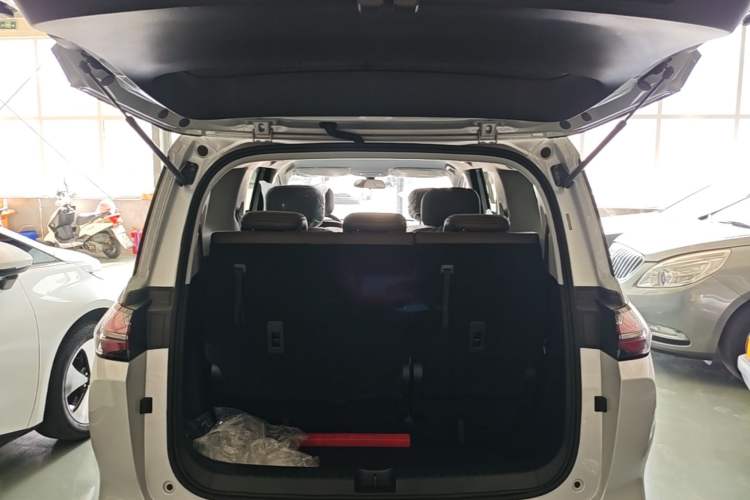 Used Wuling Starlight 730 2025 Model Plug-in Hybrid 125km Luxury Edition Trunk