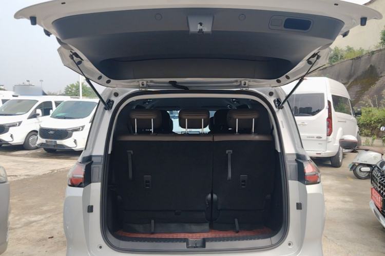 Used Wuling Starlight 730 2025 Model Plug-in Hybrid 125km Luxury Edition Trunk