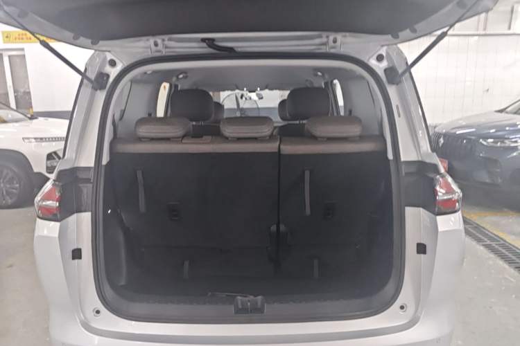 Used Wuling Starlight 730 2025 Model Plug-in Hybrid 125km Luxury Edition Trunk