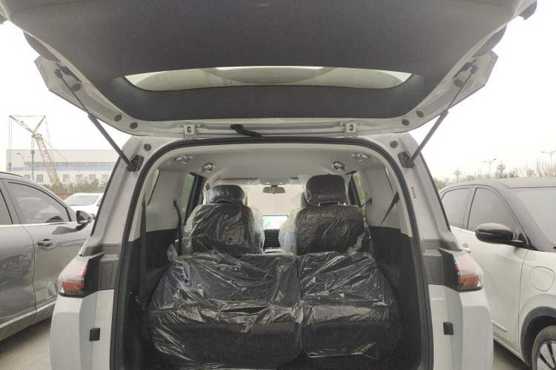 Used Wuling Starlight 730 2025 Model Plug-in Hybrid 125km Luxury Edition Trunk