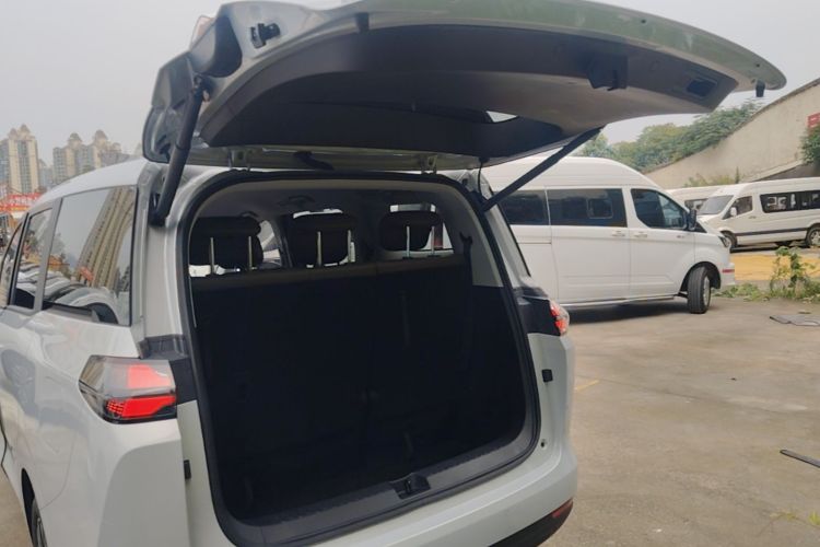 Used Wuling Starlight 730 2025 Model Plug-in Hybrid 125km Luxury Edition Trunk