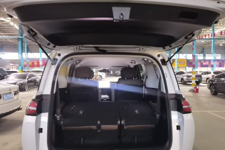 Used Wuling Starlight 730 2025 Model Plug-in Hybrid 125km Luxury Edition Trunk